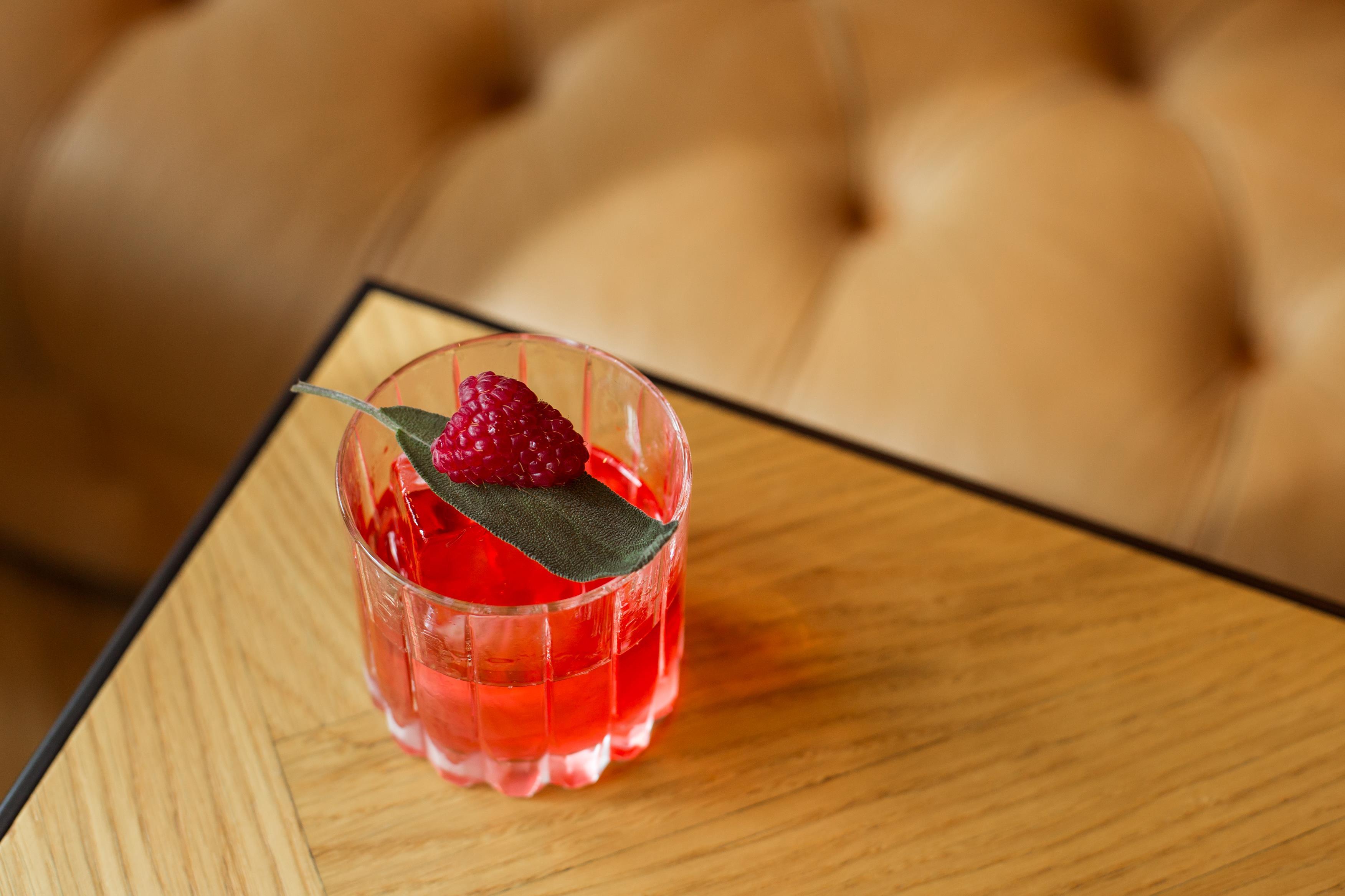 Grand Poet Hotel And Spa By Semarah Riga Exterior foto A Clover Club cocktail
